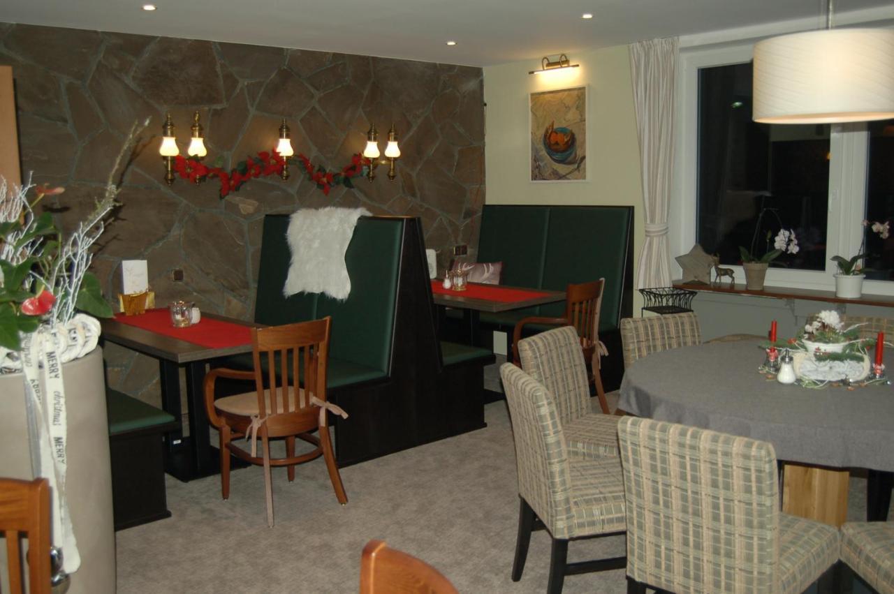 Hotel-Ferienwohnungen Cafe Maarblick シャルケンメーレン エクステリア 写真