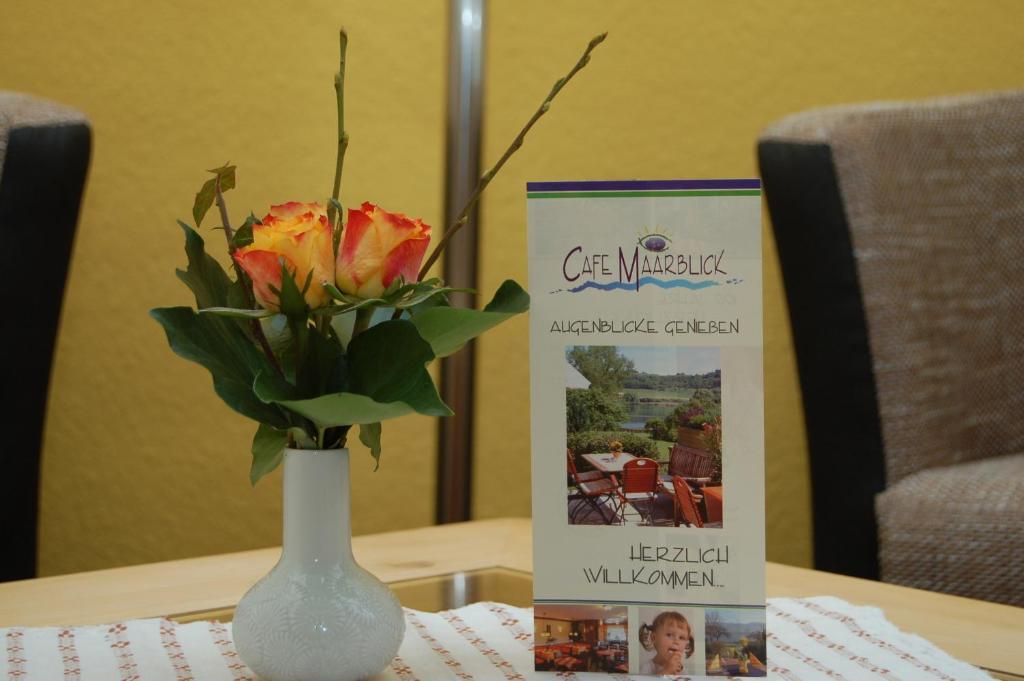 Hotel-Ferienwohnungen Cafe Maarblick シャルケンメーレン エクステリア 写真